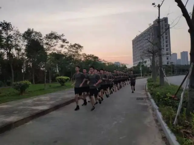 如何利用篮球青训营提升个人技术和团队协作?_0